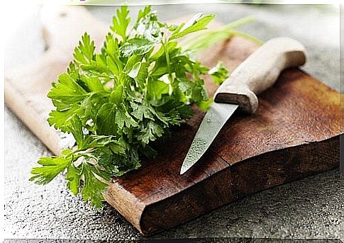 Table with parsley.