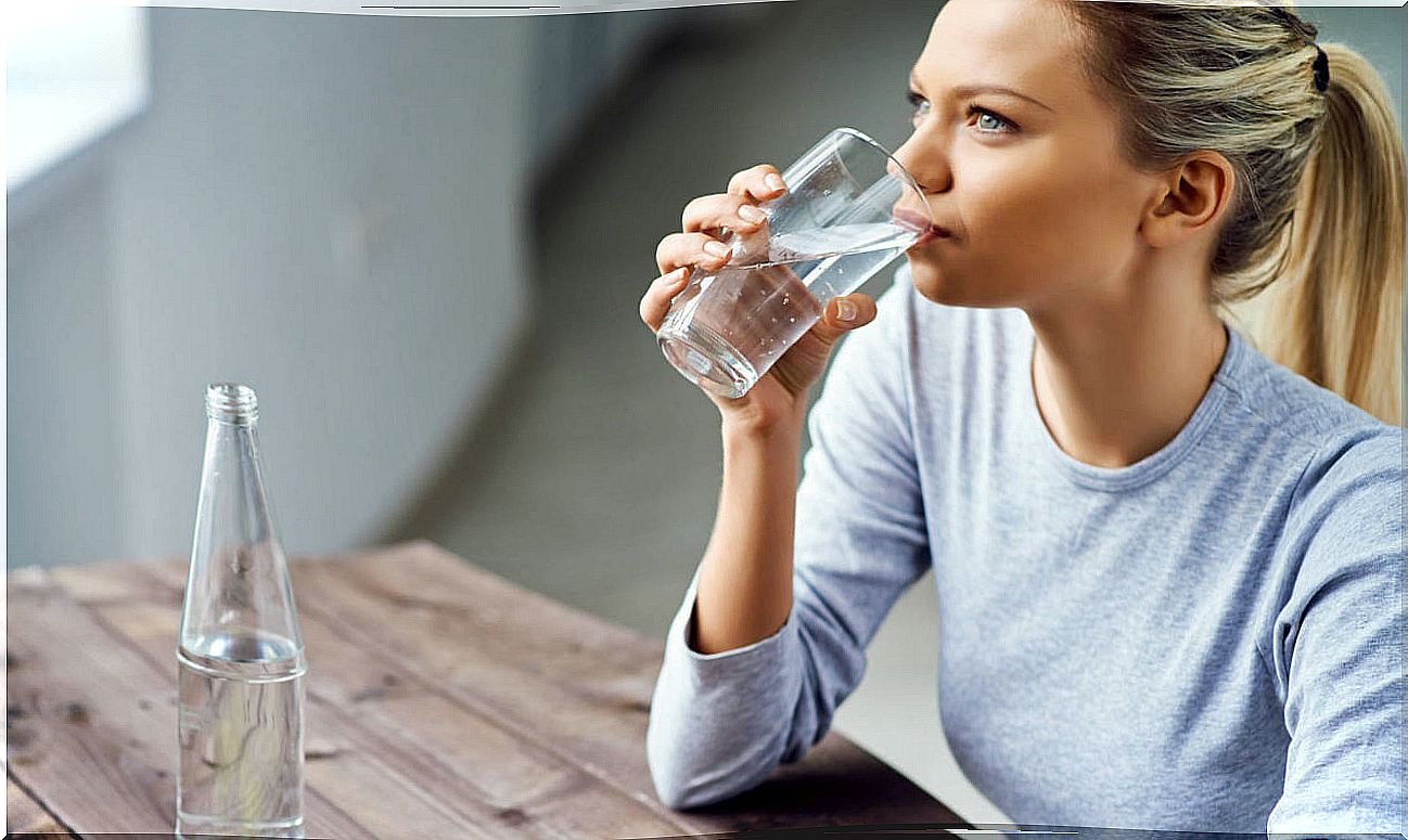 Drinking-water-alone-after-eating-is-not-the-best-thing.