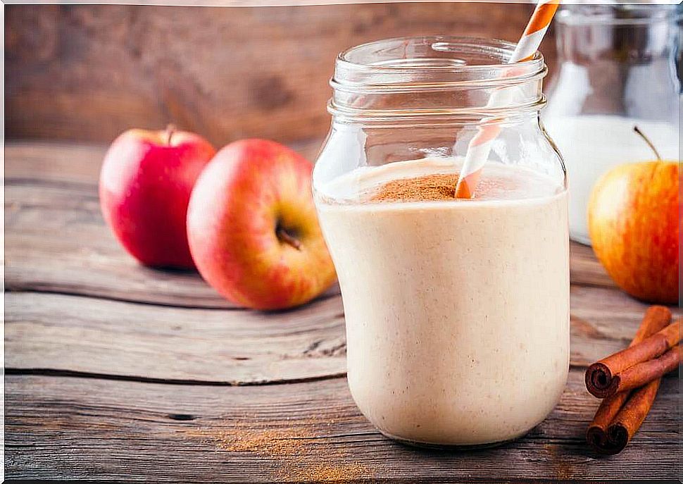 The apple smoothie with fiber helps intestinal transit