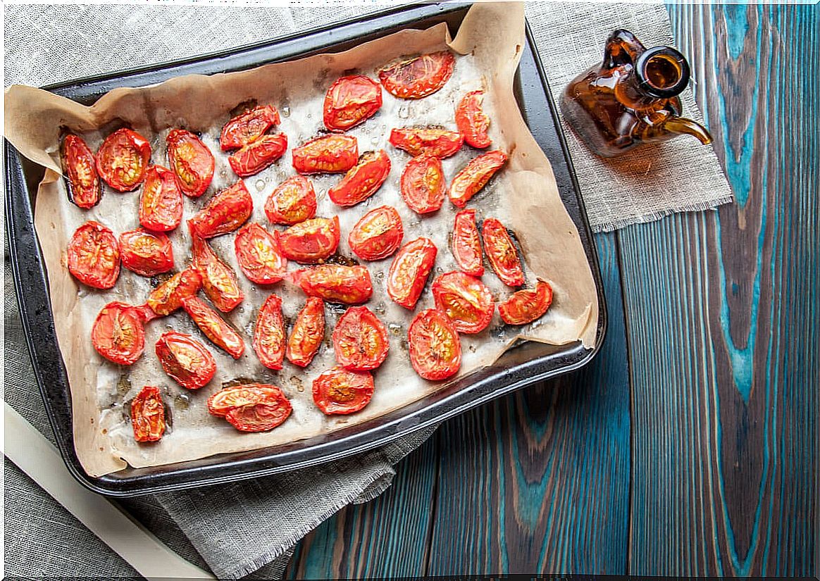 Dried tomatoes in the oven.