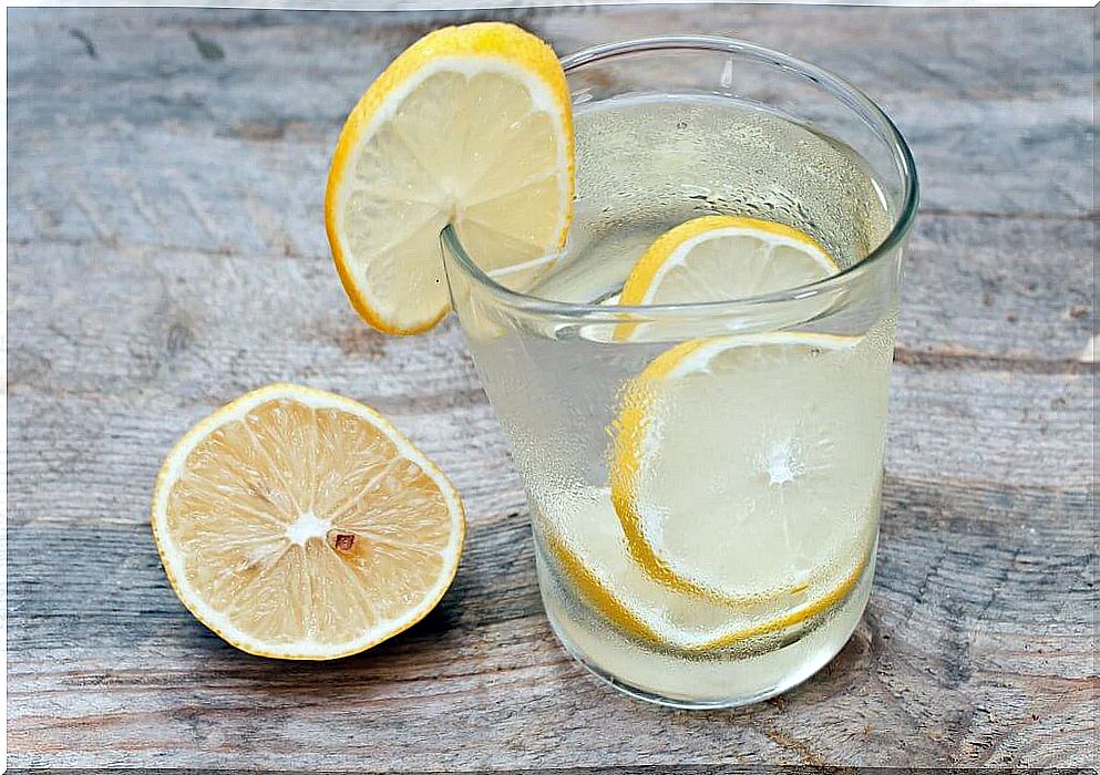 Lemon water morning remedies to combat cellulite