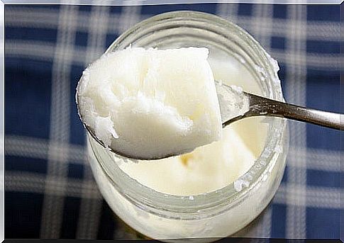 Coconut oil for teeth whitening