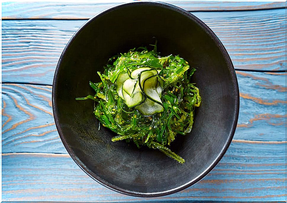 Plate with seaweed.