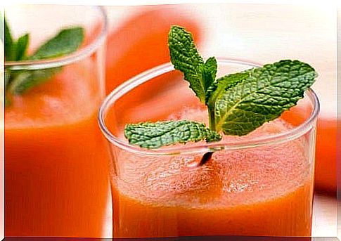 Apple and carrot juice to detoxify the intestines