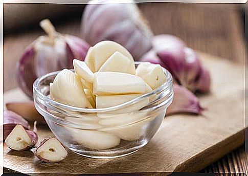 The great benefits of eating garlic on an empty stomach?