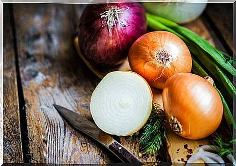 The most important properties and benefits of onion