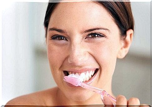 Woman brushing her teeth