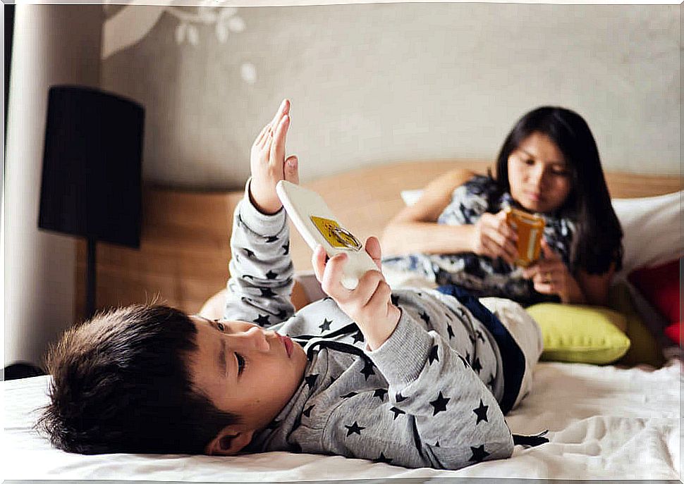 Children addicted to the tablet.